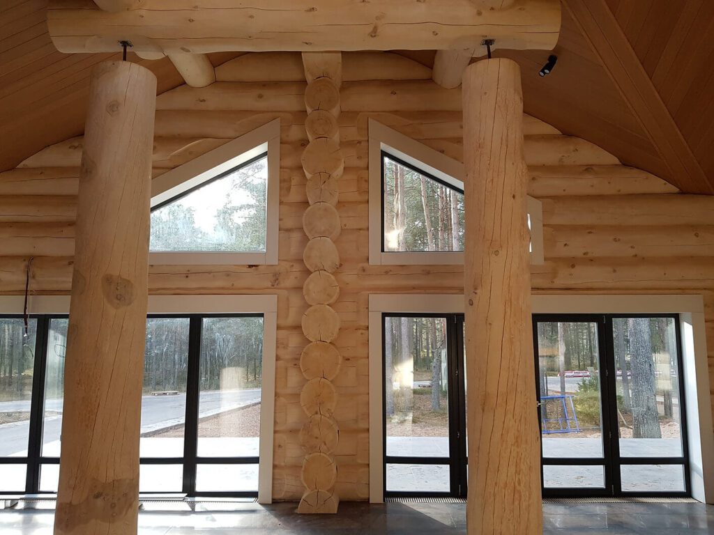 Harmonie zwischen Architektur und Natur - Das Naturstammhaus von Finnholz
