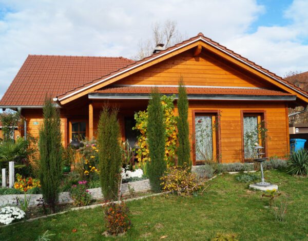 Gemütliches FINNHOLZ Blockhaus mit idyllischem Garten.