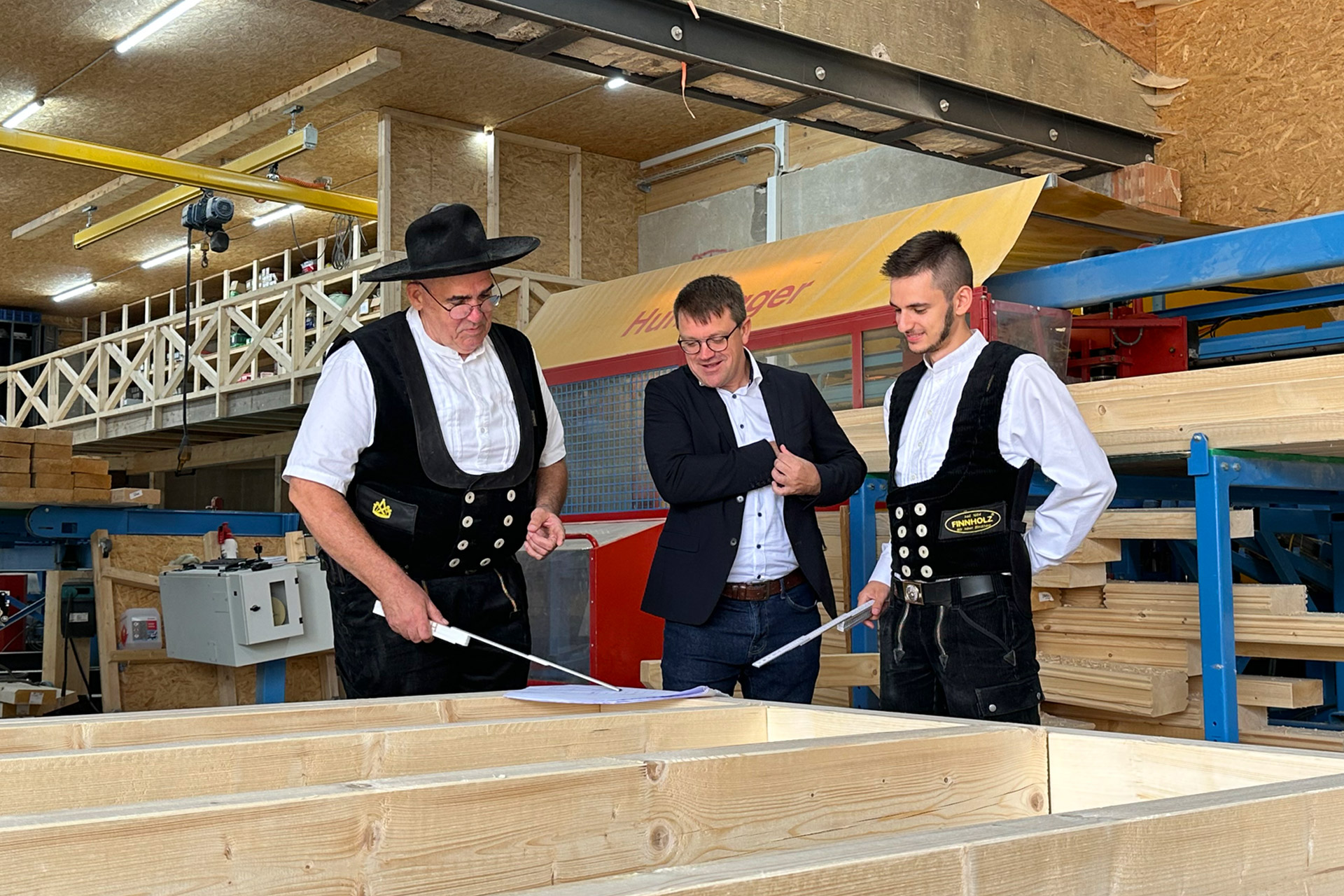 Björn Jäger zu Gast bei Finnholz: Die Kunst des nachhaltigen Blockhaus- und Holzhausbaus